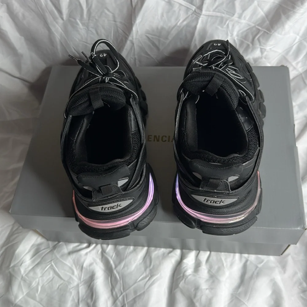 Size 42 - Picture 12 of 13